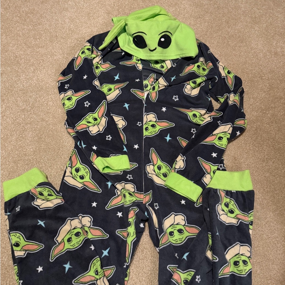 Star Wars Mandalorian one piece pajama outfit size youth 14/16 like new